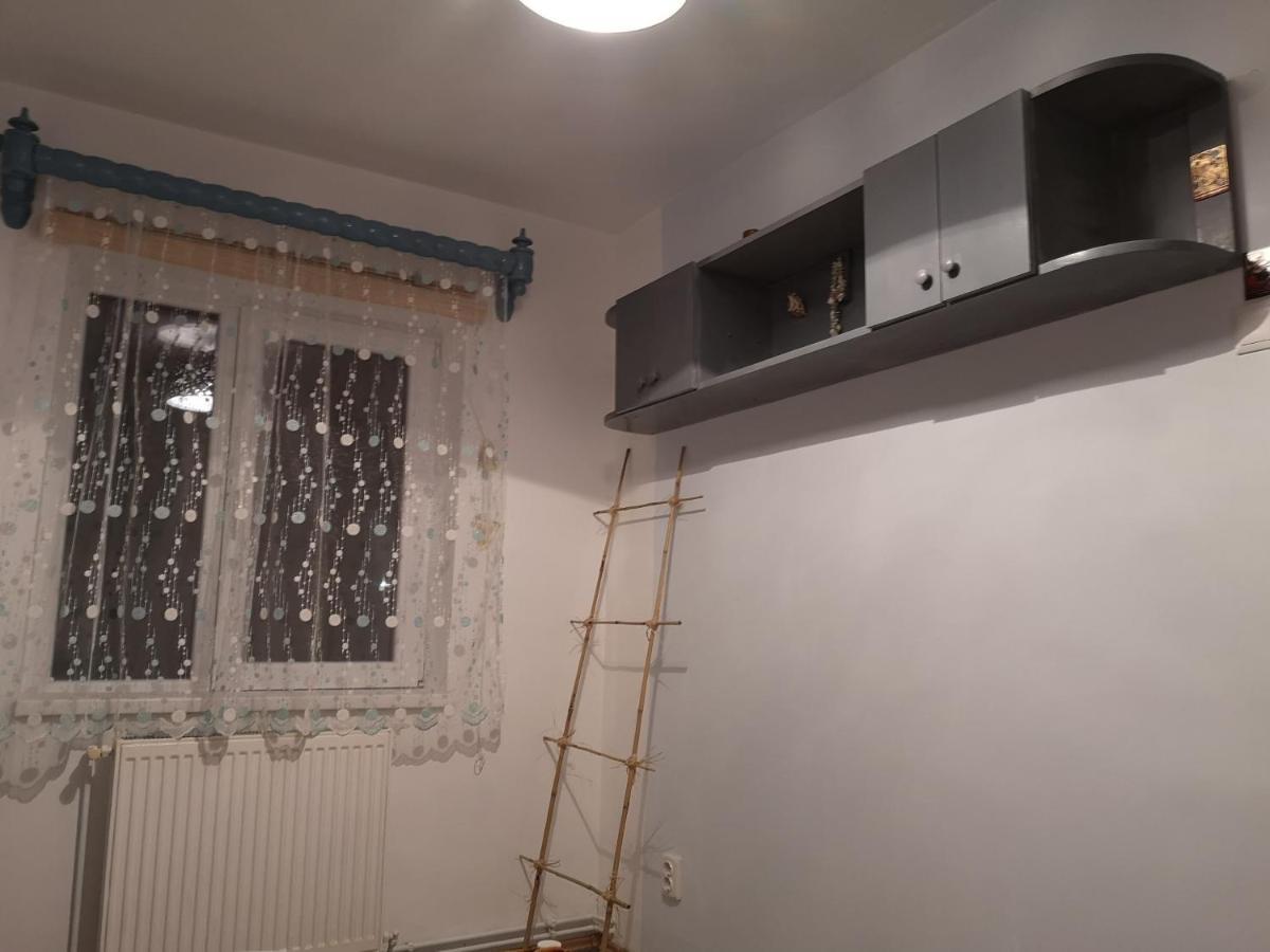Appartement Little Modern Folk Apt à Vălenii de Munte Extérieur photo